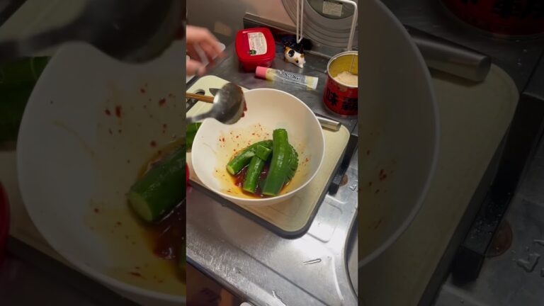 食感と音が最高👍蛇腹きゅうりユッケ #料理動画 #きゅうり #ユッケ