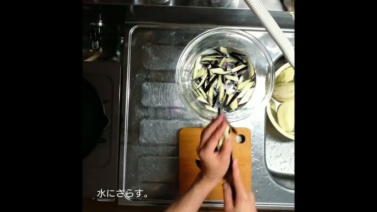 ナスの皮のきんぴらを 作る