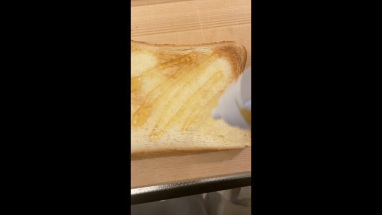 【自炊2年目の料理日記】朝からはちみつバタートーストは幸せすぎる #Shorts