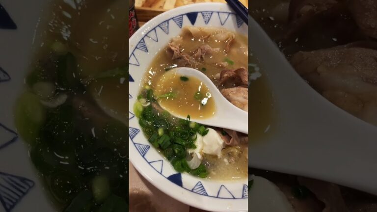 謝罪したくなるくらい肉が大盛の豚汁