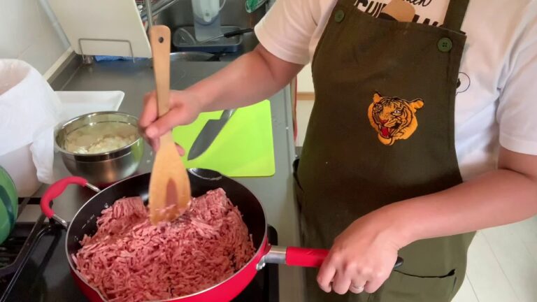 【ステイホーム】かさ増し？我が家のそぼろ丼。キュウリの食感とサッパリ感が最高です！