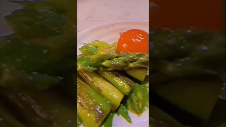アスパラと漬け卵黄のコラボだよ【超カンタンちょこっとレシピ】おつまみネタかな。アスパラ焼きびたし