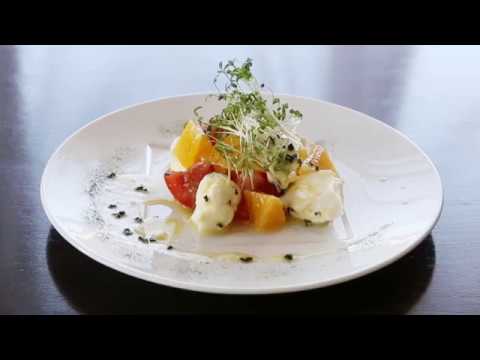 【クリームチーズ・オレンジ・トマトの爽やかサラダ  モリンガドレッシング仕立て】