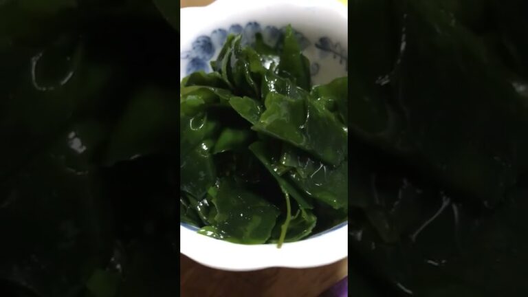 サッと茹でた　わかめ　　醤油と生姜で美味いよ