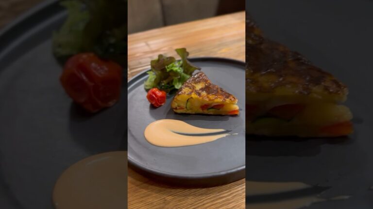 【スパニッシュオムレツ】ホテルのコックが作る"夏野菜のスパニッシュオムレツ"#スパニッシュオムレツ#オムレツ#スペイン料理#オーロラソース#フランス料理#フレンチ#イタリアン#料理動画#卵料理