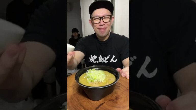 「極上の鶏の煮込み」を家に届けてくれる店長🐓@yakitori-don-tarako #shorts