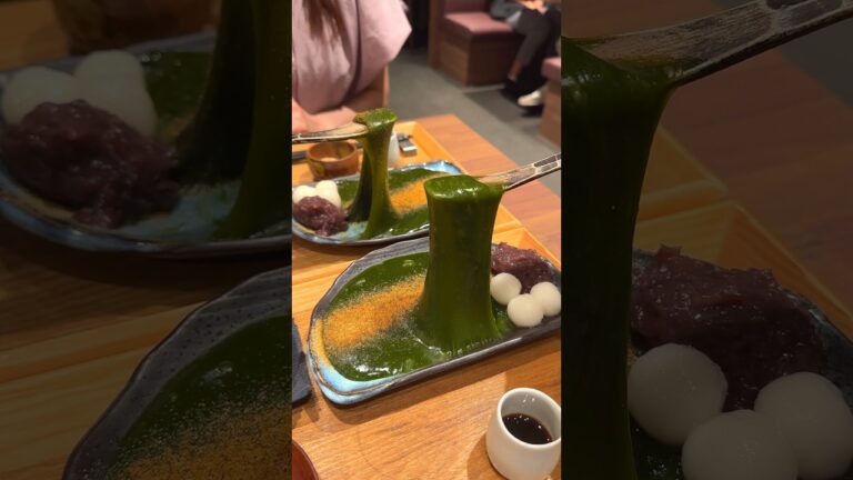 どこまでも伸びる抹茶の温わらび餅！きな粉や黒蜜で味の変化も楽しめる【茶寮翠泉：東京渋谷】