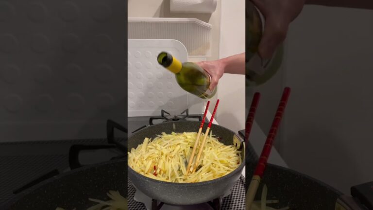 じゃがぺぺ🍟（じゃがいものペペロンチーノ風） #food #夫婦youtube #cooking #shorts
