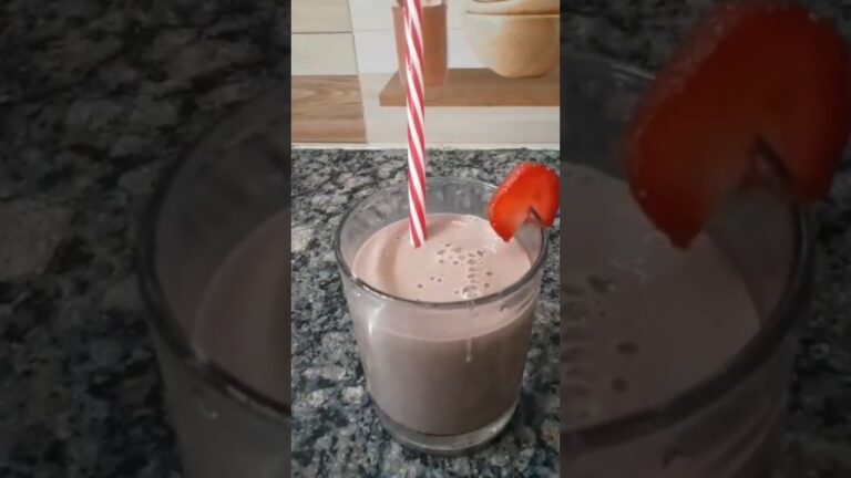 #Srawberryberry and ##chocolate #smoothie 🥤🥤 🍓🍓 #youtubeshort #shortviral #shorttrending #sumerdrink