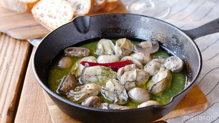 【かきのアヒージョ】かきとマッシュルームを、にんにくとオリーブオイルを煮込むだけ！
