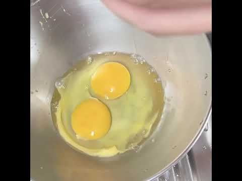 おうちごはんにチーズオムレツ作ってみた。