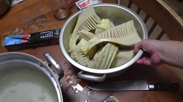 幸運な病のレシピ（ 2063 ）朝 ：タケノコ・舞茸・牛肉・人参・ピーマンの青椒肉絲風、味噌汁、マユのご飯（タケノコ入り）