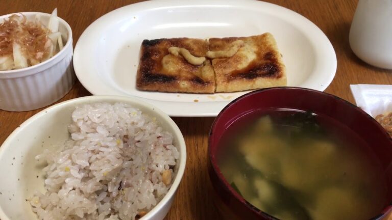 【最後の朝ごはん】定番！油揚げ焼き、大根サラダ、納豆、ごはん、ワカメのみそ汁、5月25日—古民家風の家