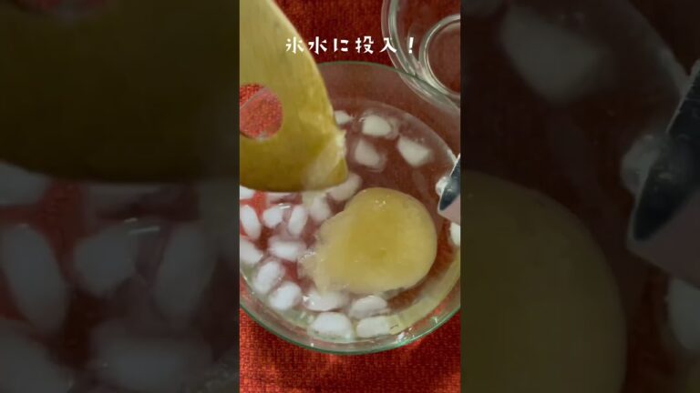 【わらび餅】片栗粉と砂糖、水で簡単わらびもち『きなこ』茶色の砂糖使ったから透明じゃなくうっすら茶色のわらび餅になったw 고사리떡 #shorts #スイーツ #黒みつ