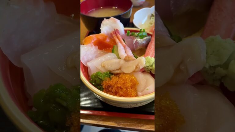 【どってん家】『W丼(天丼と海鮮丼)』1100円　#すし好きな人と繋がりたい  #青森 #ランチ #寿司 #天ぷら