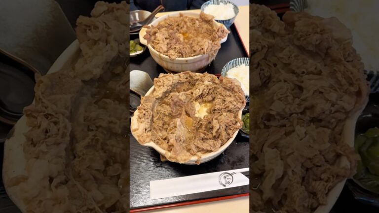 土鍋からあふれる牛肉いっぱいの愛知で1番美味しい味噌煮込みうどん🍜【愛知 牛コロ宮内】