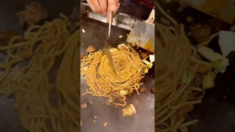 【神戸のソウルフード！トルネード焼きそばはトロトロの牛すじたっぷり】#japanesefood