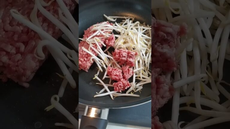 ひき肉もやしの塩胡椒炒め