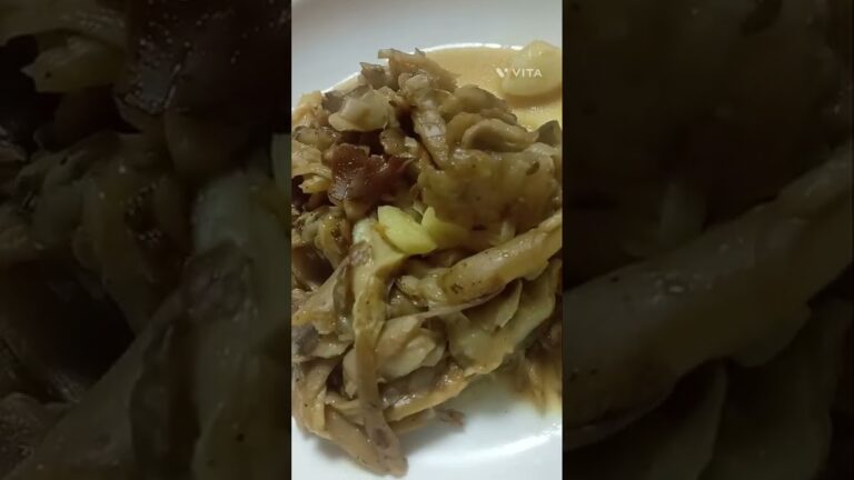 きのこ料理だよ。ハタケシメジにんにくバター炒め。さもだしおろし添え。ちゃかしー