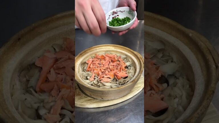 秋ですねぇ〜、鮭ときのこの炊き込みご飯の作り方！※分量はコメント欄で！#shorts