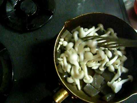 簡単レシピ★こんにゃくと白しめじのピリ辛炒め２