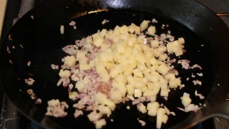 男の料理！鉄のフライパン「アイロンパン」でミートパイ！Iron frying pan，cooking，meat pie，