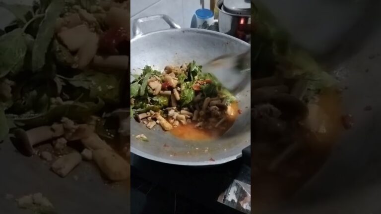 #กระเพราเห็ดหมูสับ#กระเพรา #ทำกับข้าว #food #ครัวบ้านน้ององศา