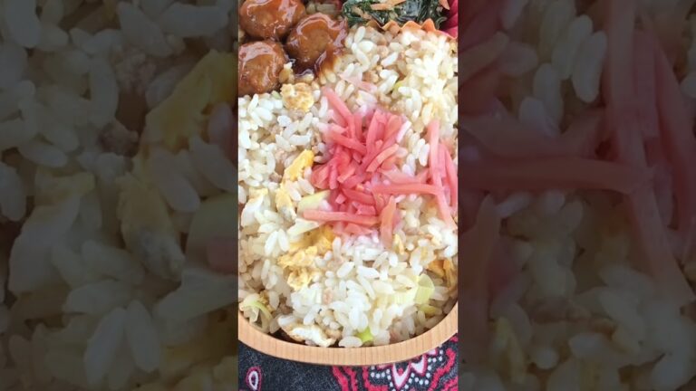 我が家では簡単で文句無し‼︎本日のランチ弁当😄メニューは「炒飯.ミートボール.冷凍食品のほうれん草の胡麻和え」簡単に食べるから感謝です