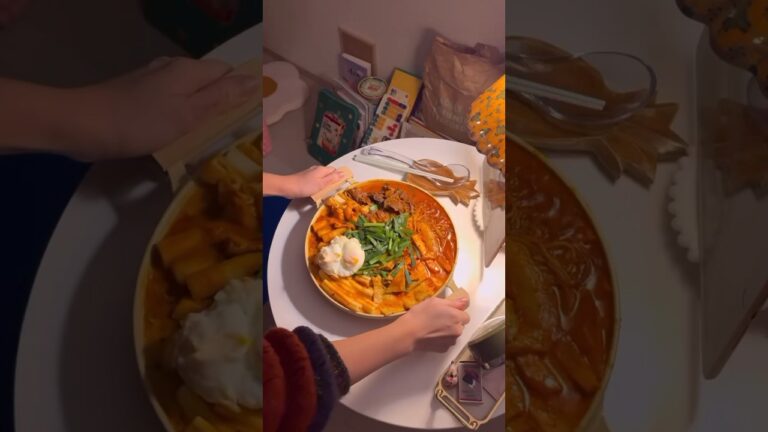 火鍋の素で辛さ控えめ麻辣ロゼトッポッキ🍅 #ひとり暮らしごはん #麻辣湯 #トッポギ