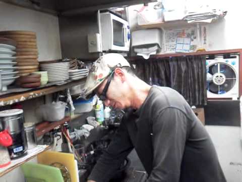 豚肉の塩カルビ丼（おいしい居酒屋とん彩や）