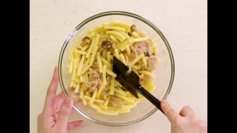 チーズたっぷりでボリューム満点♡マカロニグラタン