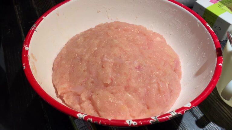業務スーパーで購入した鶏胸肉でのチキンボールの作り方☆簡単で美味しい！