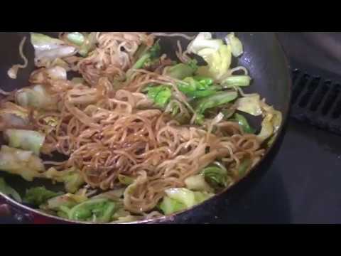 貧乏生活、春キャベツ、焼きそば、安い、ヘルシー、簡単、三ビョウシそろった、stir fried noodles with vegetables
