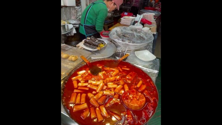 [韓国料理]海雲台市場のトッポキ！もちが柔らかい👍甘辛で大好き💕