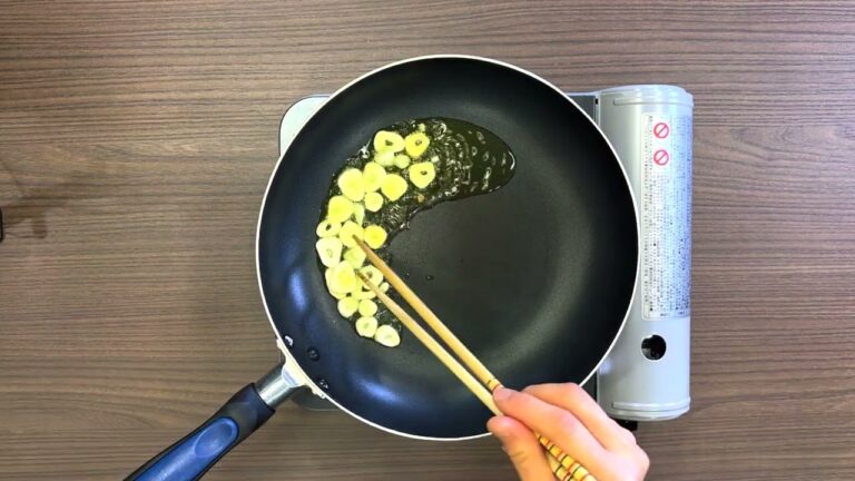 トマトとガーリックとベーコンのフジッリ　イタリア料理で美味しい春を！