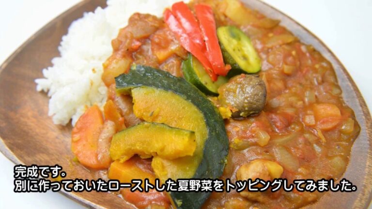 ダッチオーブン料理　無水カレー　キャンプ料理の定番のカレーライス。今回は夏野菜で無水調理です。