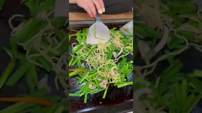 ニラ盛りだくさん！ 高知の「ニラ塩焼きそば」で有名な「廣末屋」 #shorts