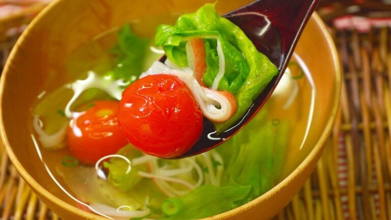 電子レンジで3分！レタスのふんわりスープ