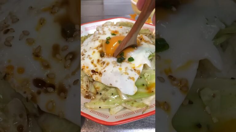 キャベツ炒めに目玉焼き！このシンプルさが美味い！#ずぼら飯 #shorts