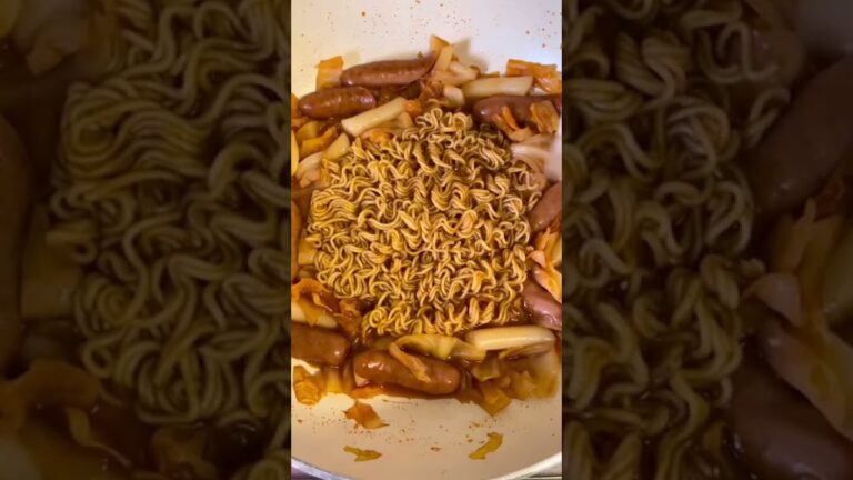 【韓国料理】簡単すぎるあんまり辛くないラポッキ🇰🇷✨️【トッポギ/ラーメン/インスタント/お手軽おうちご飯】 #shorts