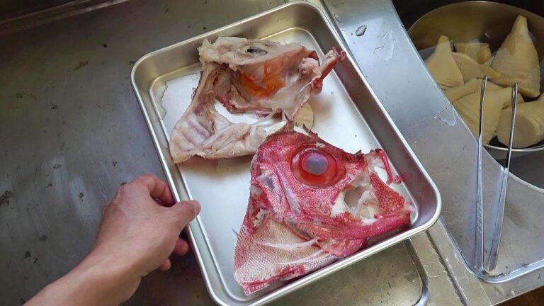 チカメキントキの煮付けとアラから抽出した出汁で炊いた筍ご飯