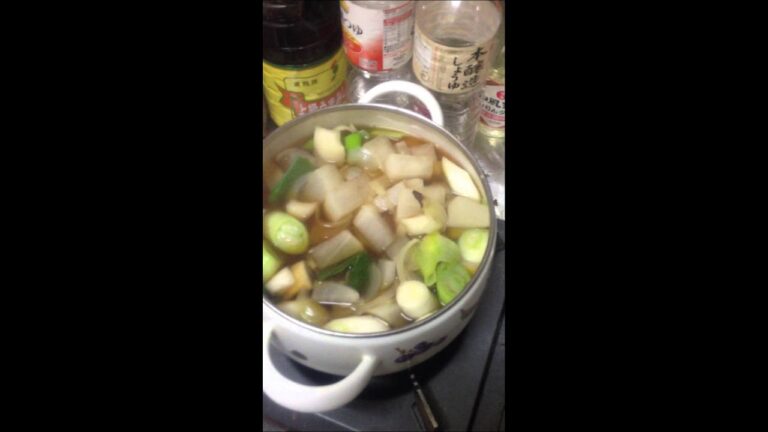 ネギと大根と玉ねぎを醤油で味付ける
