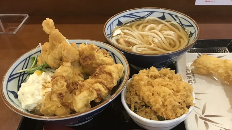 丸亀製麺で期間限定「タル鶏天ぶっかけうどん」冷と「かけうどん」をキメる。 Taru-ToriTen Bukkake Udon and Tempura at Marugame Udon in Japan