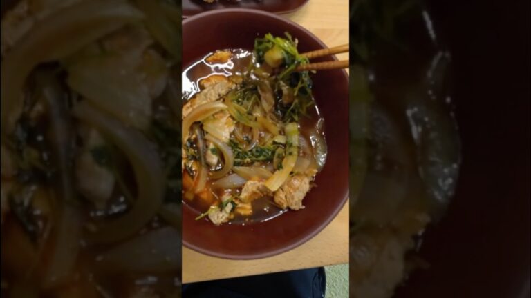 【視点カメラ】戸田久の温めん（ユッケジャンスープ）と餃子｜POV: EARTING FOODS｜MUKBANG｜ASMR #shorts