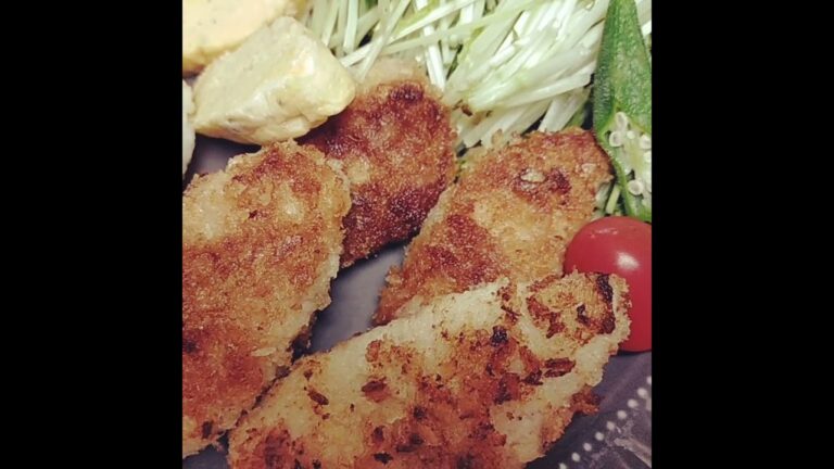 今日の夜ご飯　#ひとくちとんかつ　　　　　　　　　　　豚肉に塩コショウして、マヨネーズを塗るにパン粉をつけ大さじ２の油で焼く。ふわっさくっとんかつが来上がり。。。ぜひお試し下さね(◍•ᴗ•◍)❤