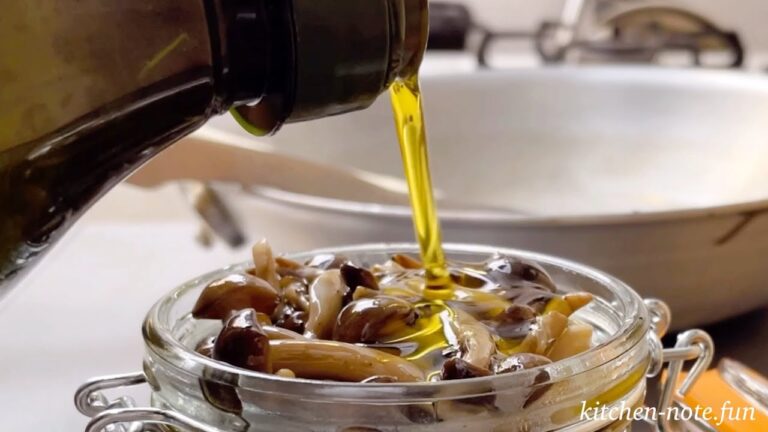 保存食！しめじのオイル漬けの作り方｜Shimeji mushrooms pickled in oil｜キノコのオイル漬けを使ったホットサンドとワラサのマリネのレシピもご紹介します