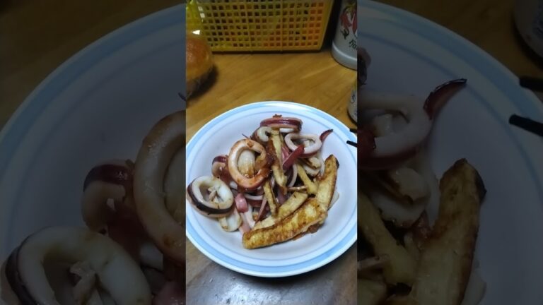 つまみ　薄揚げとチクワとイカのバター醤油炒め