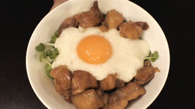 みんな大好き鶏の照り焼きとろろ丼。