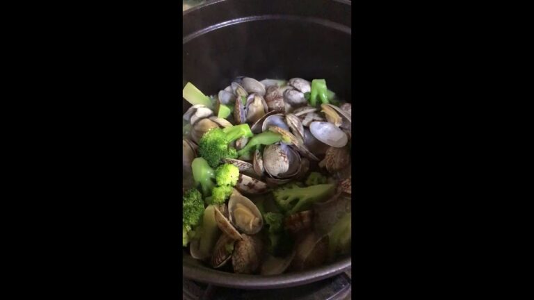 【ストウブの鍋でアサリの酒蒸し】