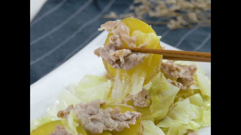 香ばしいにんにくとバターで風味アップ 豚肉とじゃがいもの塩バター蒸し ｜ moguna[モグナ]